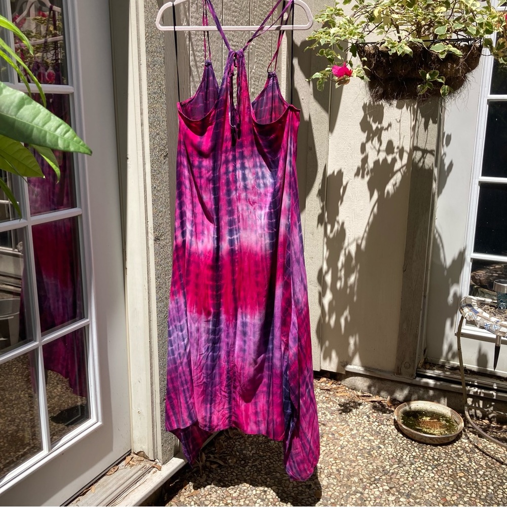 Summer dress size M, tie dye with beautiful purples, peep hole with ties, EUC